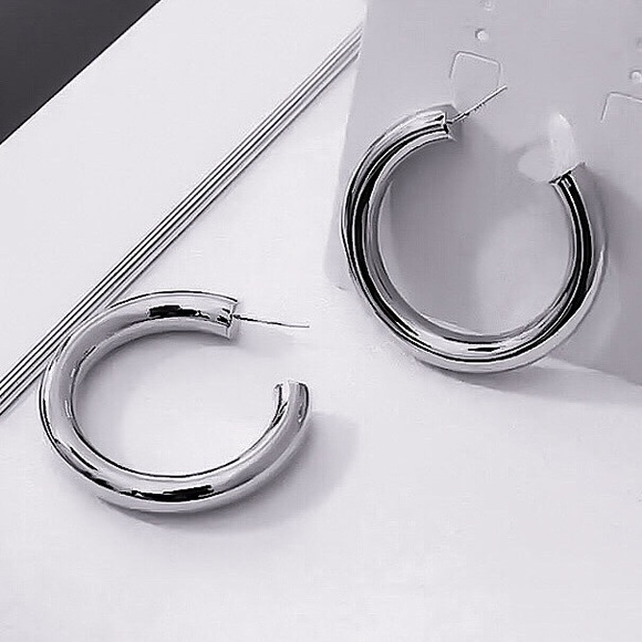 ⚜️[𝟯/$𝟭𝟴]⚜️Medium Steel Hoop Earrings NEW - Picture 6 of 9